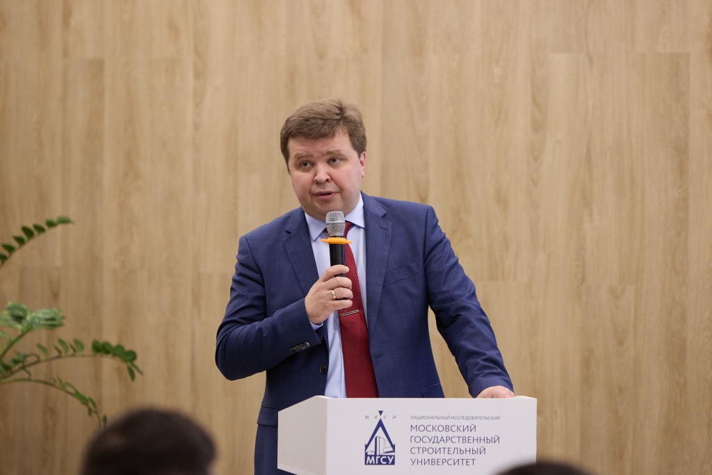 Павел Акимов, ректор НИУ МГСУ.jpg