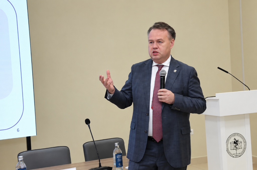 Министр здравоохранения Татарстана Альмир Абашев .png Министр здравоохранения Татарстана Альмир Абашев .png