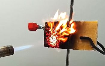 Огнестойкая пена: ученый из УДГУ создал покрытие, защищающее здания от огня