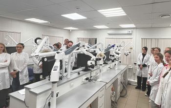 Симулятор, лаборатория и настоящая больница: УГМУ показал школьникам медицину изнутри