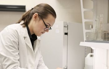 Ученые СПбГУПТД удешевили и ускорили производство бархатистых тканей