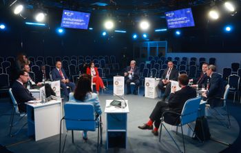 Образование нужно для учёных, а людям индустрии нужна подготовка: на ПМЭФ обсудили результаты реализации программы «Приоритет 2030»