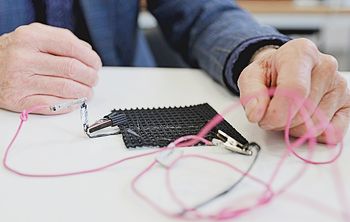 Ткань-генератор: ученые из СПбГУПТД разработали материал, который превращает тепло в электричество