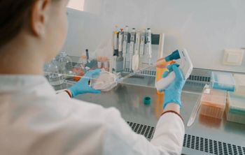 Ученые СибГМУ представили новые подходы к персонализированной терапии рака желудка