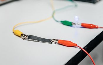 Томские ученые усовершенствовали сенсоры для «умной» одежды