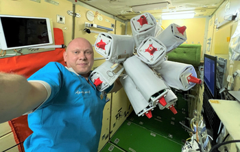 Салют, земляне! Человеческий прогресс ворвался в космос!