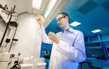 Молекулы-лидеры для новых антибиотиков и противоопухолевых препаратов создают российские ученые