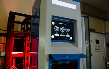 НГТУ НЭТИ запустил в производство морозостойкие зарядные станции для электромобилей