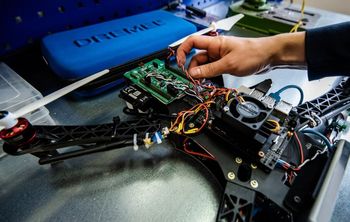 Беспилотники захватывают экономику