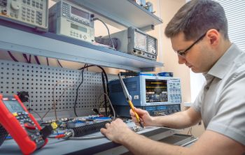 Генератор сверхкоротких СВЧ-импульсов разработали в Университете Лобачевского