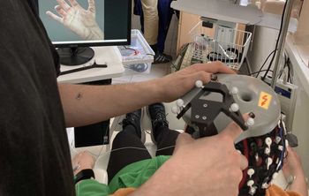 Интерфейс «мозг-компьютер» ускорит реабилитацию пациентов после инсульта