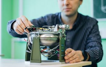 Омские ученые создали многозадачный двигатель для космических аппаратов