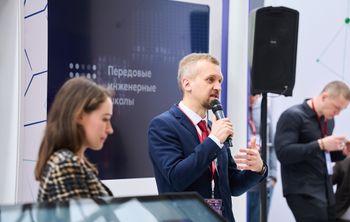 На Конгрессе молодых ученых представлены космические, инспекционные и роевые технологии